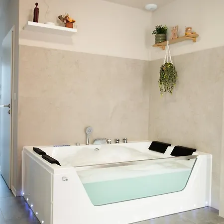 Maison Muguet 1 Spa-parking-colmar *